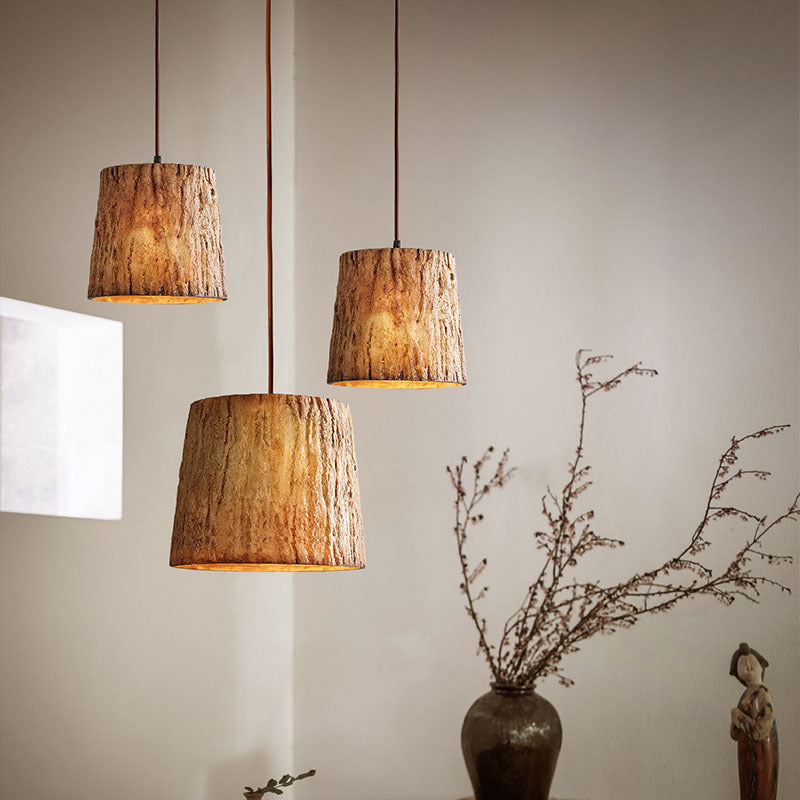 Lámpara colgante de troncos de madera