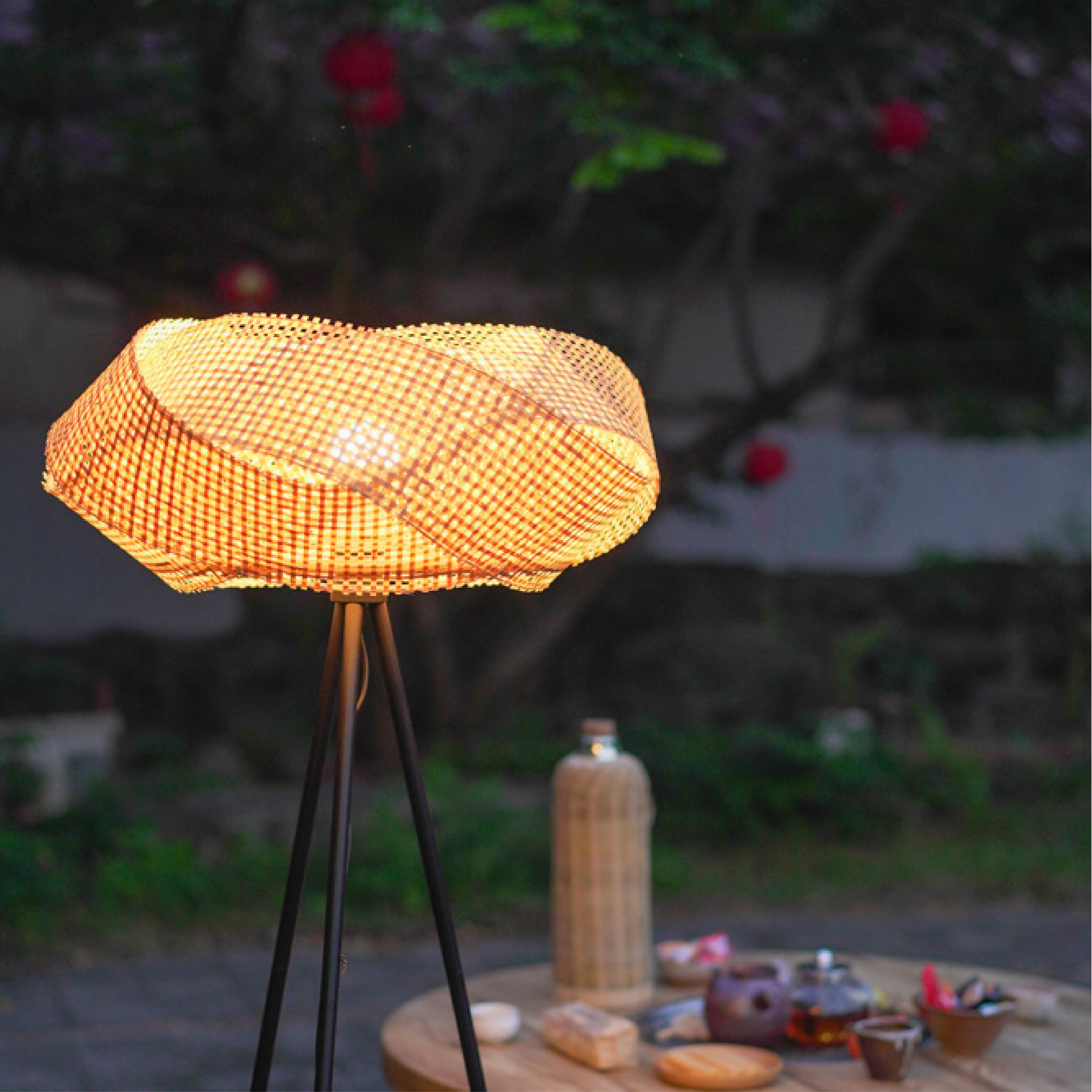 Lámpara de pie de bambú